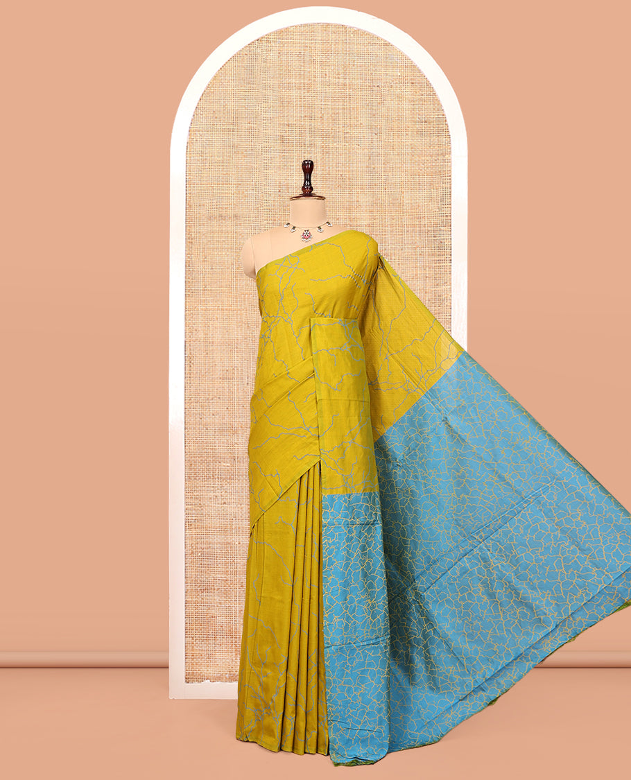 Borderless Green Poly Cotton Saree, Creatively Printed Like Lightning Strikes, a Contrasting Lightning-Strike-Printed Pallu, and a Contrast Blouse