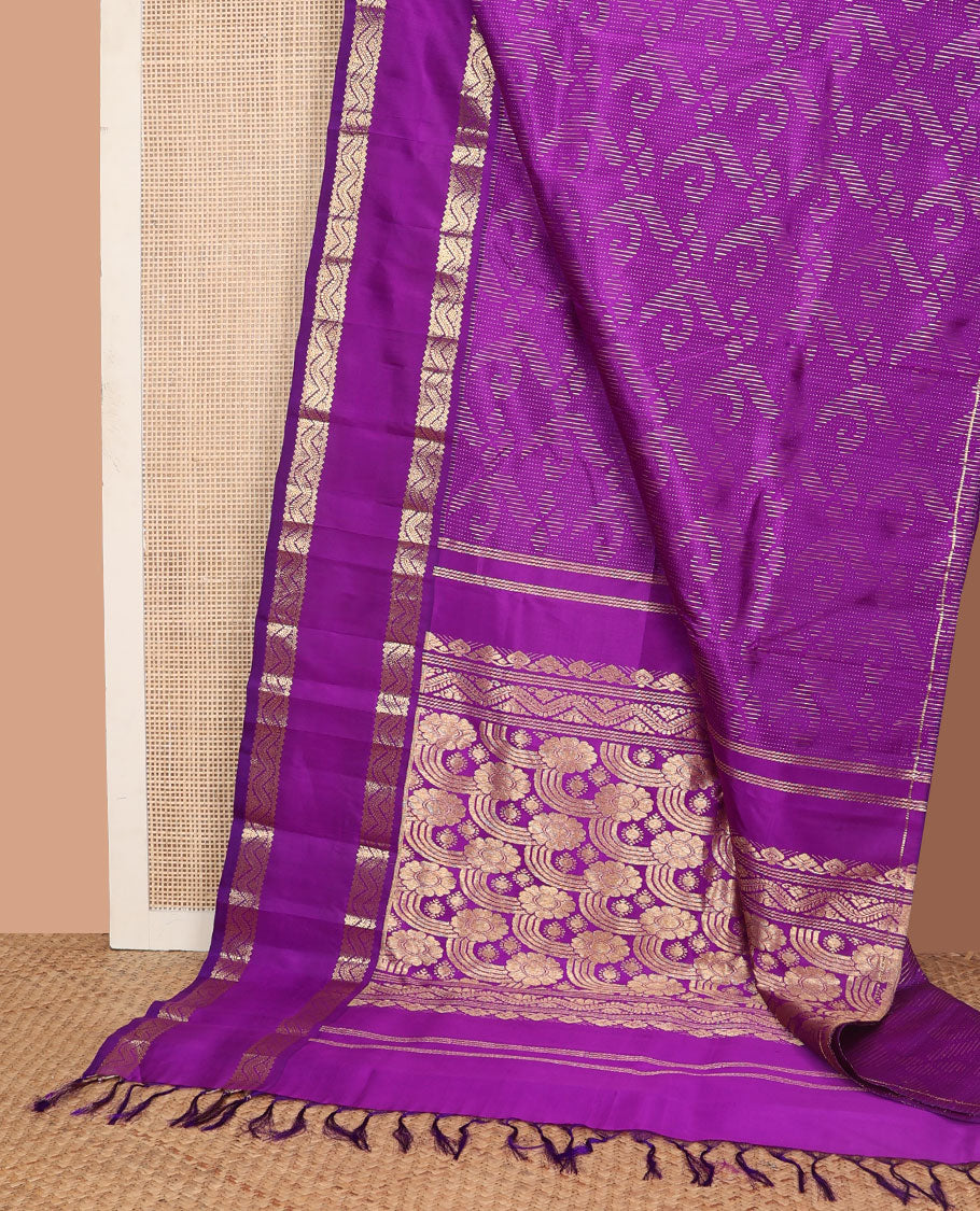 Purple zari buttas Kanchipuram silk saree, one-sided zari border of rekku, banaras, and neli designs, and floral design pallu