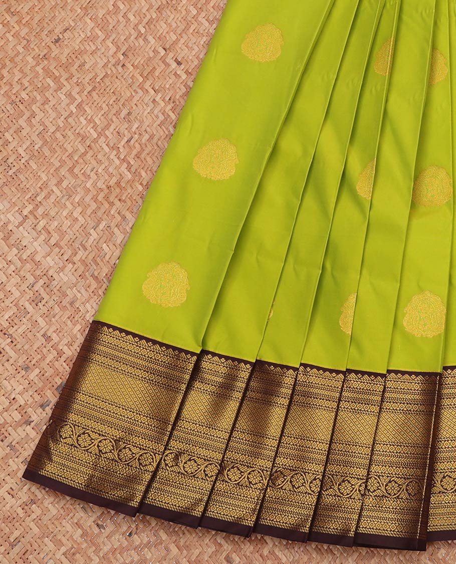Green Budget Silk Saree, Embellished with Zari Buttas, Complemented by a Contrast Traditional Zari Border, Grand Pallu, and a Contrast Blouse