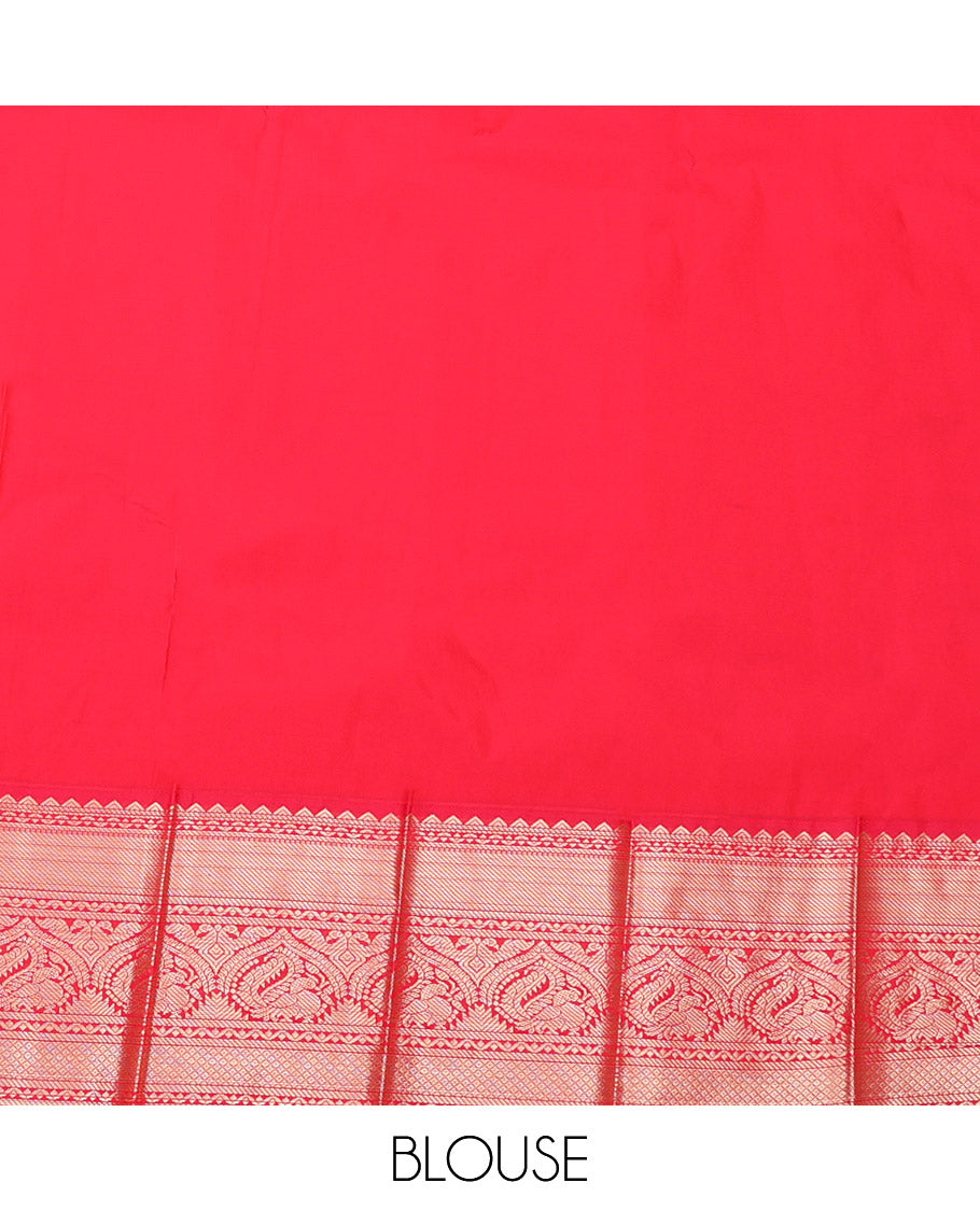 Green Budget Silk Saree, Adorned with Zari Buttas, Complemented by a Contrast Traditional Zari Border, Grand Pallu, and a Contrast Blouse