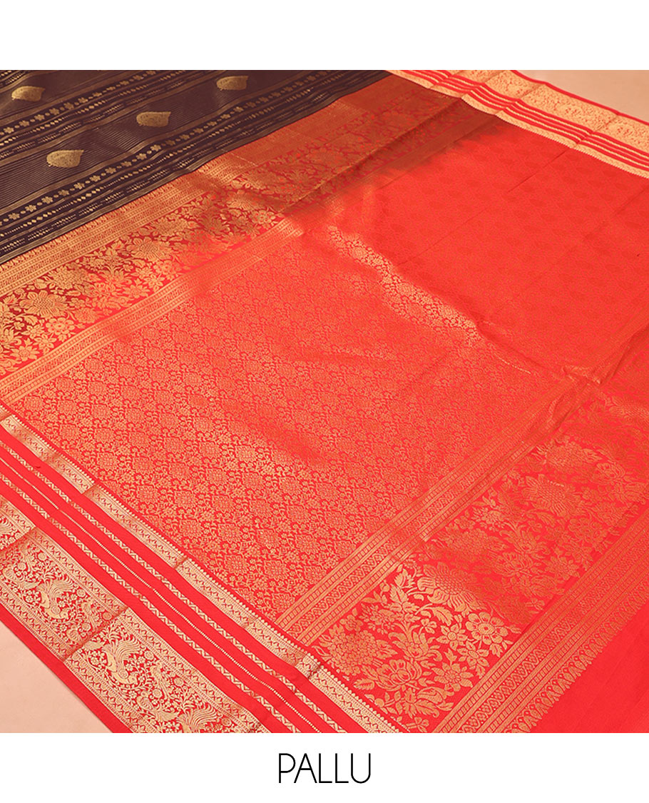 Coffee Brown and Red Budget Silk Saree, Enriched with Zari Buttas and Vaira Oosai Designs On Its Body, Complemented by Contrast Traditional Zari Designs Woven Border, Grand Pallu and Paired with a Contrast Blouse