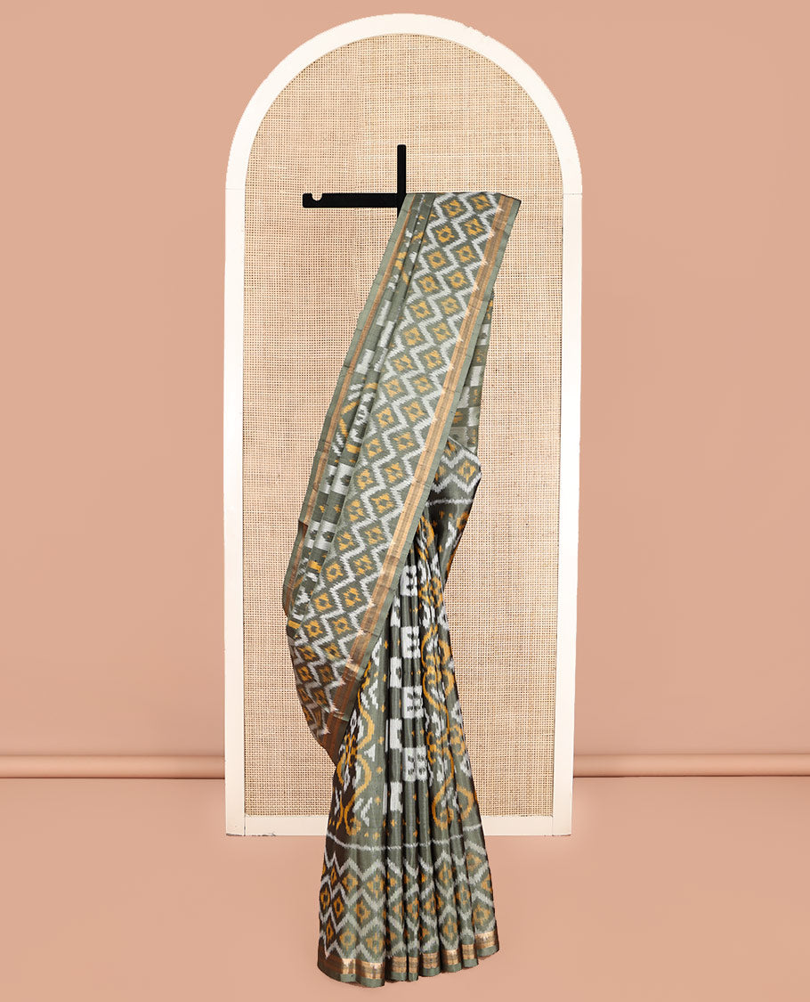 Green Mayuri Soft Silk Saree, Impeccably Styled with Ikat Design, a Piping Border, and a Pallu Features an Intricate Ikat Weave and a Matching Blouse