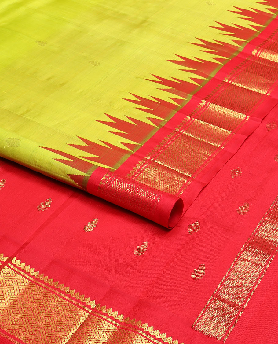 Green zari buttas Kanchipuram silk saree, contrast one-sided thazampoo rekku border of thilakam mokku & paayadi kann & zari design pallu