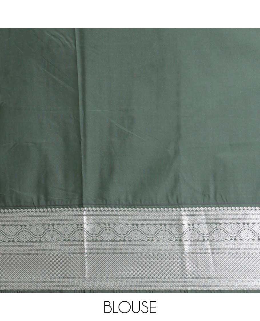 Green paisely enclosed checked design gift saree with contrast intricate zari design border & checked zari design pallu