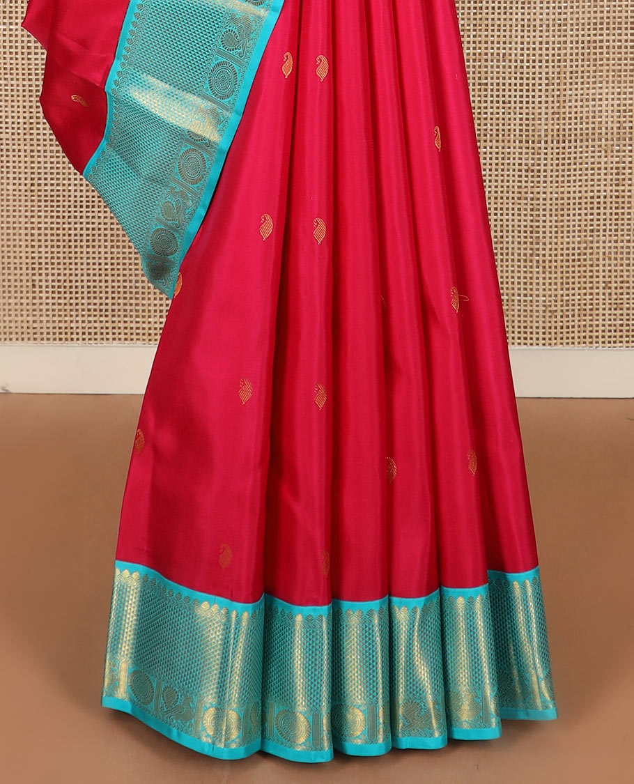 Red vanki manga buttas Kanchipuram silk saree, contrast korvai border of salngai, banaras, ara maadam, and anna chakram designs, and jaal pallu