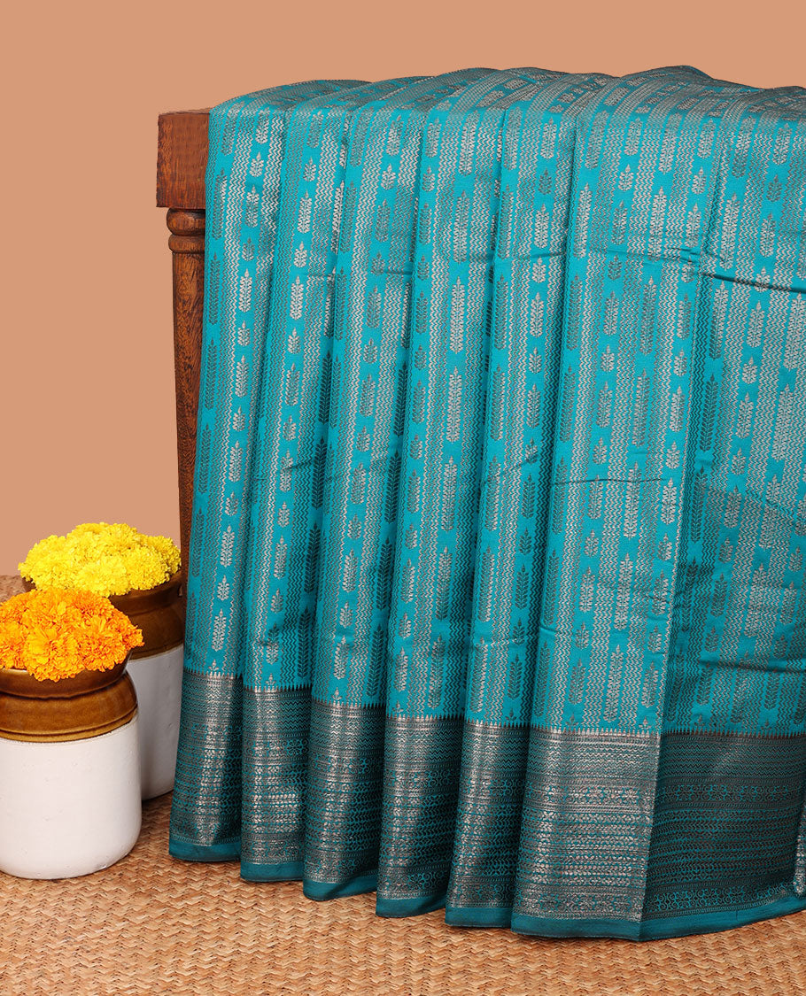 Peacock green zig zag straight line leaf design elite silk saree , gold rose zari with veldari border , malli mokku design & rich pallu , rose gold brocade design blouse