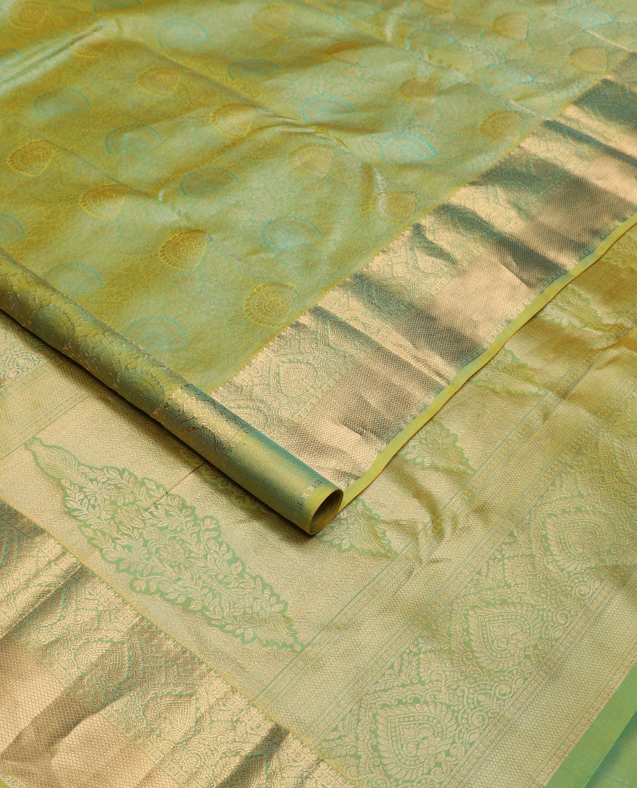 Green jacquard Kanchipuram wedding silk saree, traditional zari design border, and intricate pallu