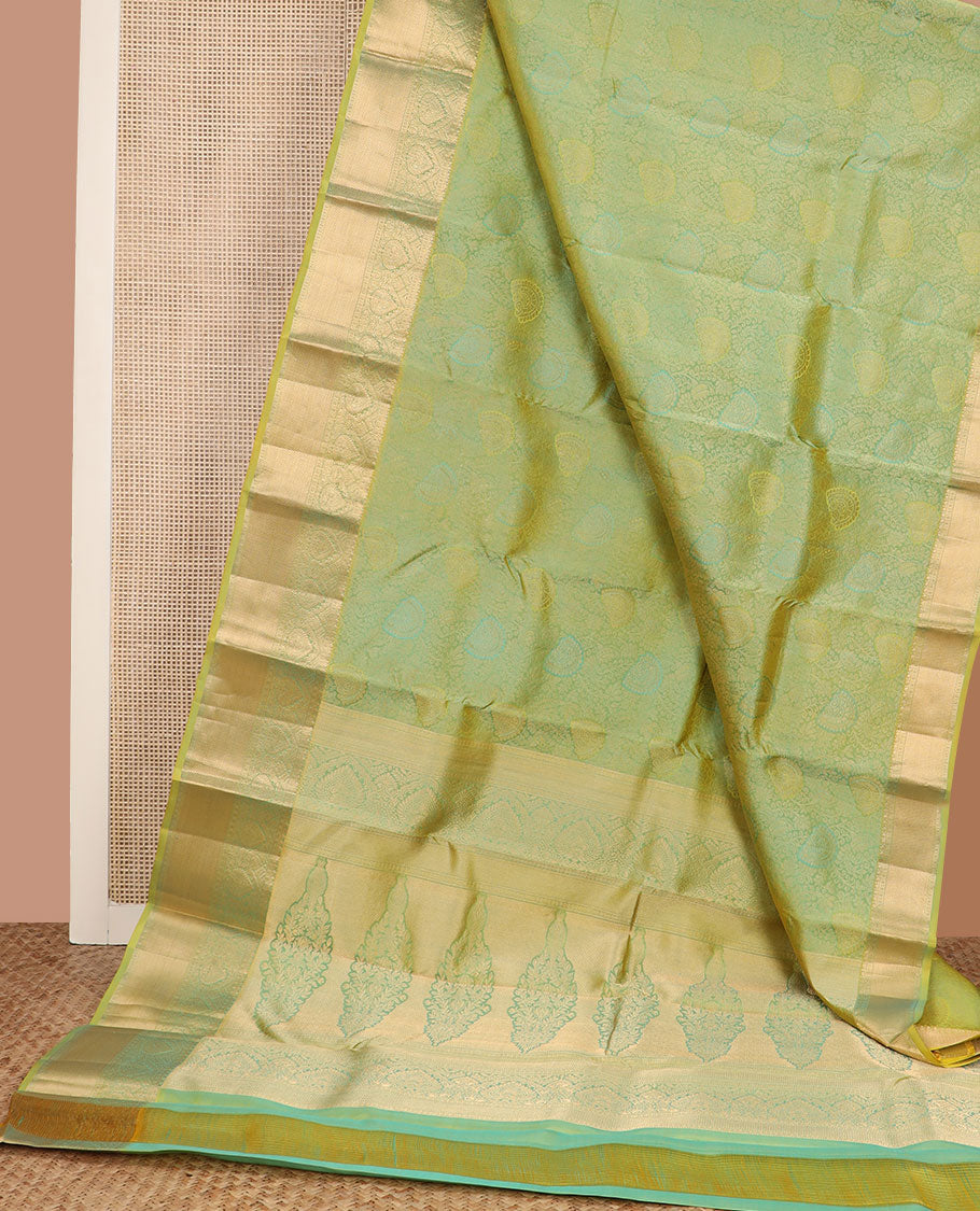 Green jacquard Kanchipuram wedding silk saree, traditional zari design border, and intricate pallu