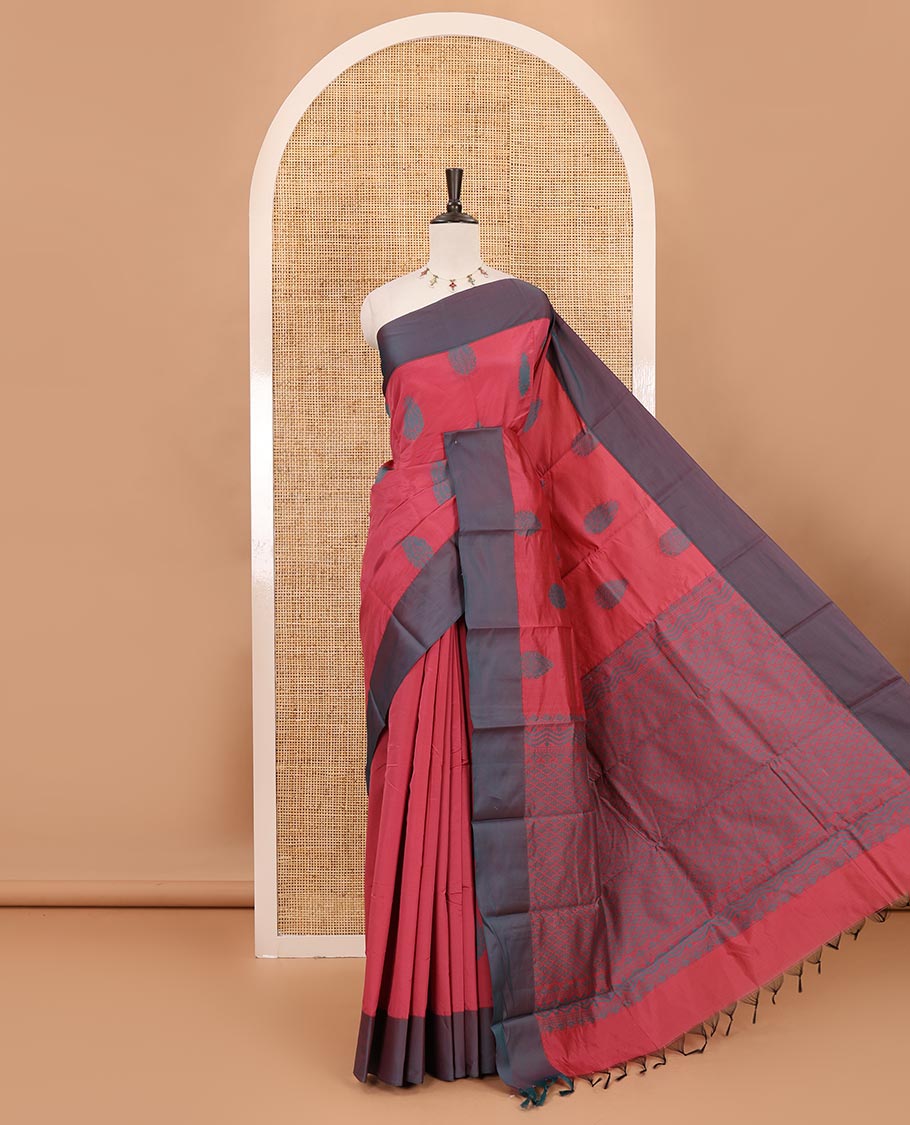 Pink butta silk cotton , contrast bawanchi border & thread weaving rich pallu with tussels