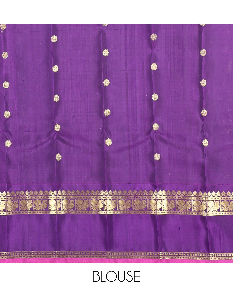 Turquoise Gadwal Silk Saree, Sparsely Threaded with Checks, Complemented by a Contrast Traditional Zari Border, Gleaming Zari Pallu, and a Contrast Blouse