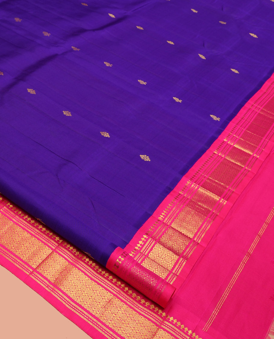 Blue Kanchipuram Silk Saree, Gleamed Up with Zari Buttas, a Contrast Korvai One-Sided Border of Paneer Sombu, Banaras, Muthu, and Jaal Design, Zari Design Pallu, and No Blouse