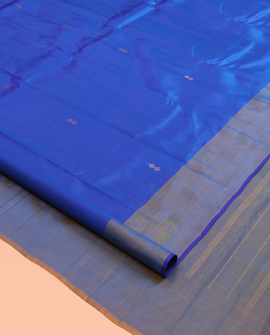 Blue Kanchipuram Silk Saree, Woven with Buttas, Complemented by a Contrast Thazampoo Rekku Border, Grand Floral Pallu, and Contrast Blouse