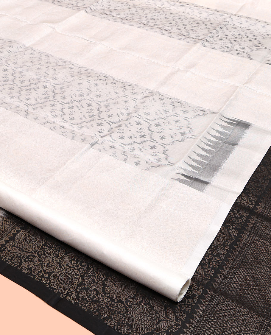 Borderless White Mayuri Soft Silk Saree, Detailed with Ogee and Temple Designs, Complemented by Contrast Pallu of Floral Jaal Design, and Contrast Blouse