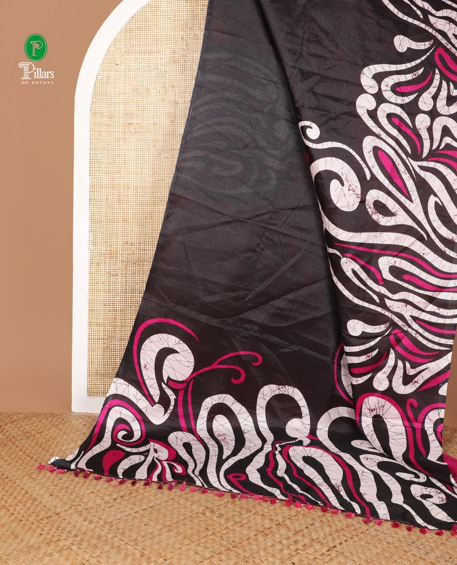 Black with pink geometrical design khadhi silk cotton saree with self border & geometrical design pallu along with plain blouse