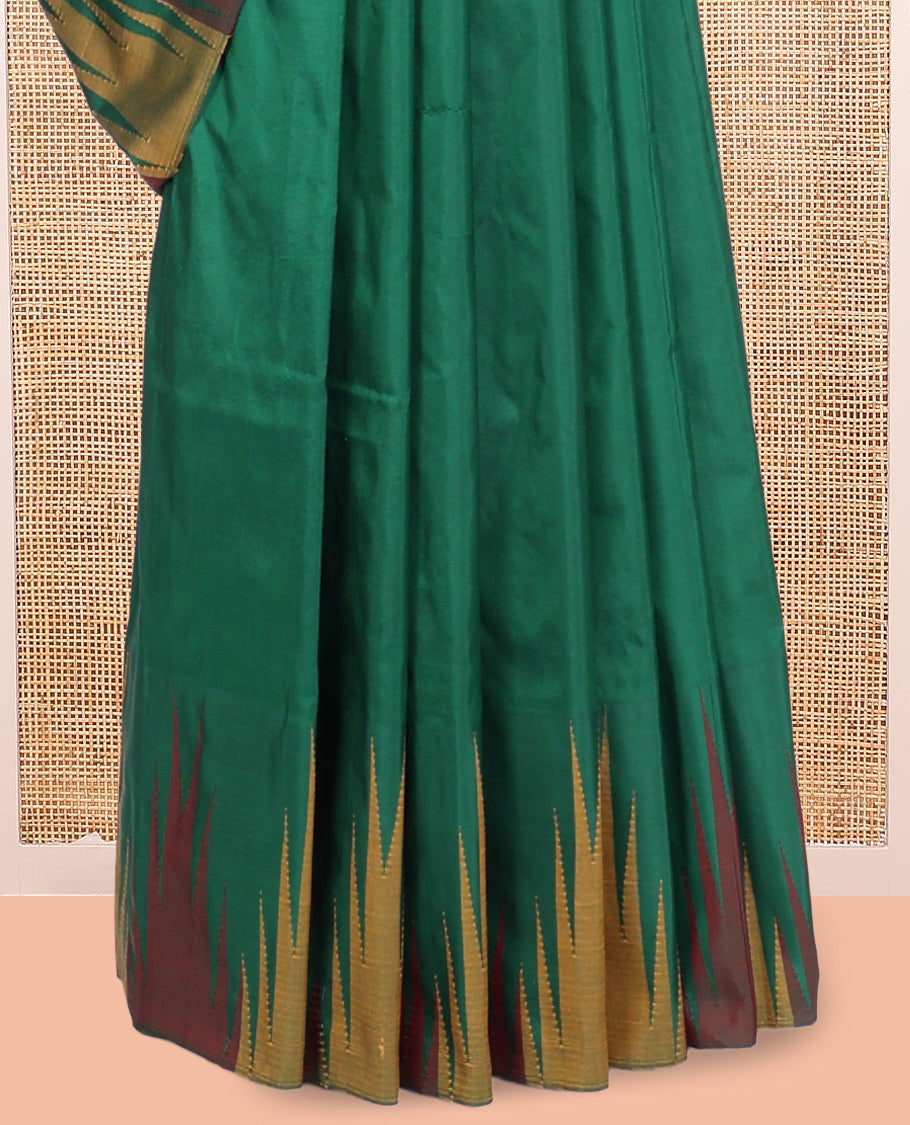 Green Plain Bangalore Silk Saree, Complemented by a Contrast Temple Border, Striped Pallu, and Contrast Blouse