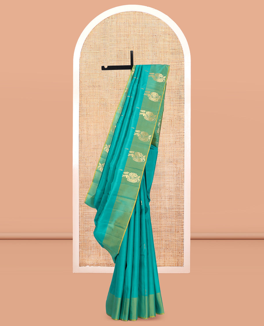 Blue Kanchipuram Silk Saree, Graced with Zari Buttas, Contrast Mayil Border, Floral Design Woven Pallu, and a Contrast Blouse