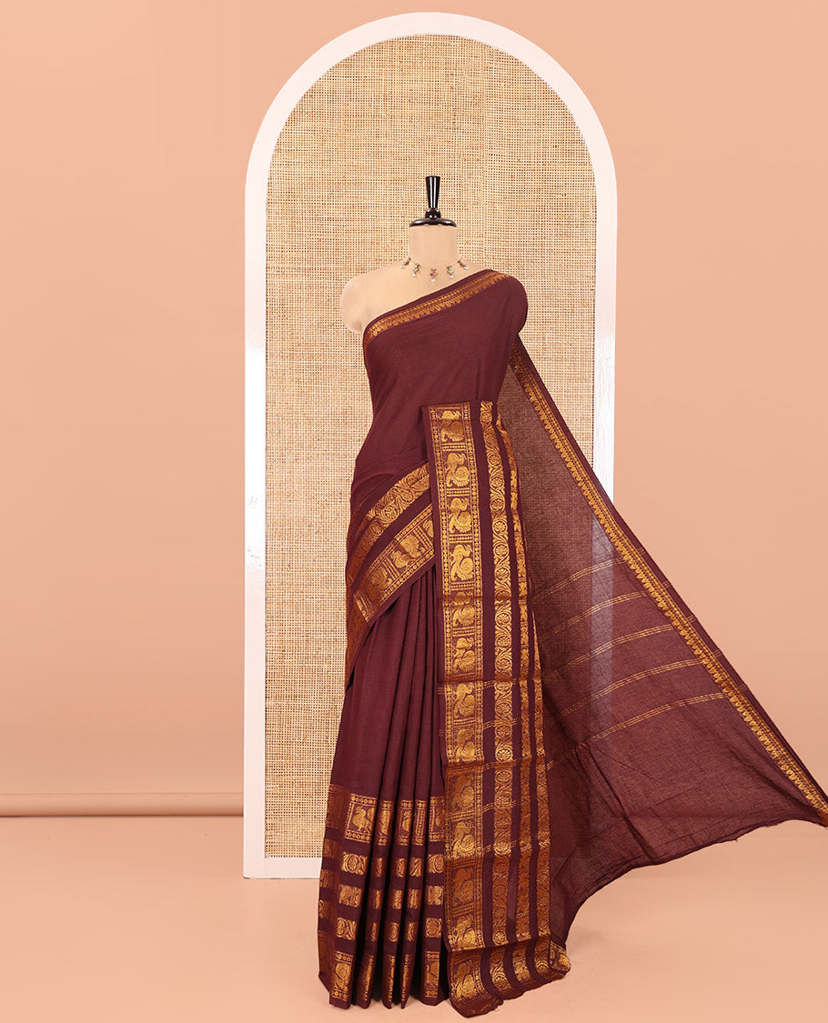 Coffee Brown Plain Sungudi Cotton Saree, Highlighted by Traditional Zari Border of Peacock and Floral Creeper Designs, Subtly Striped Pallu, and Paired with a Contrast Blouse