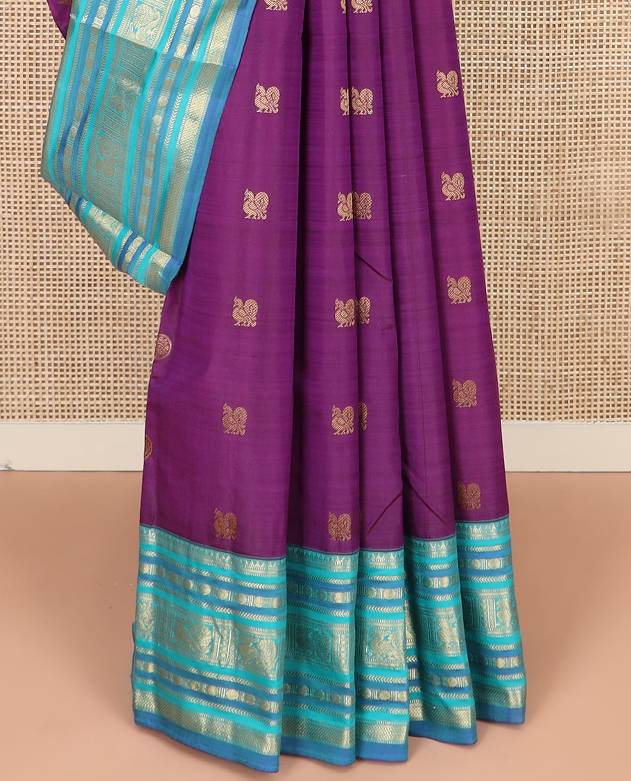 Purple Vasundhara Silk Saree Detailed with Mayil Chakram Buttas, Complemented by a Contrast Varisai Pettu Border of Rekku, Muthu, Kathir, Rudraksham, Mayil, and Mayil Kann Designs, Gleaming Pallu of Diagonal Stripes, and Paired with a Contrast Blouse