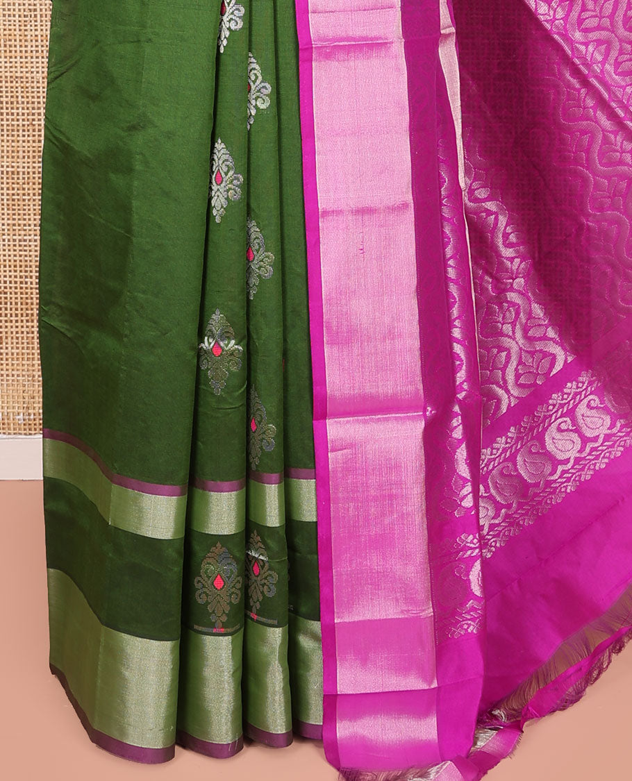 Green Kuppadam Cotton Saree, Detailed with Meena Buttas All Over Its Body, Complemented by a Contrast Border, Contrast Pallu of Ogee Patterns, and Paired with a Contrast Blouse