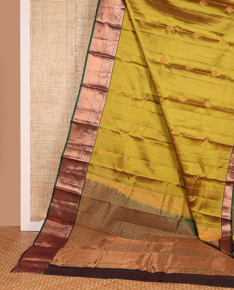 Green zari design Vasundhara silk mix saree, contrast border of rekku, muthu, neli, and kodi visiry design, and ogee patterned pallu