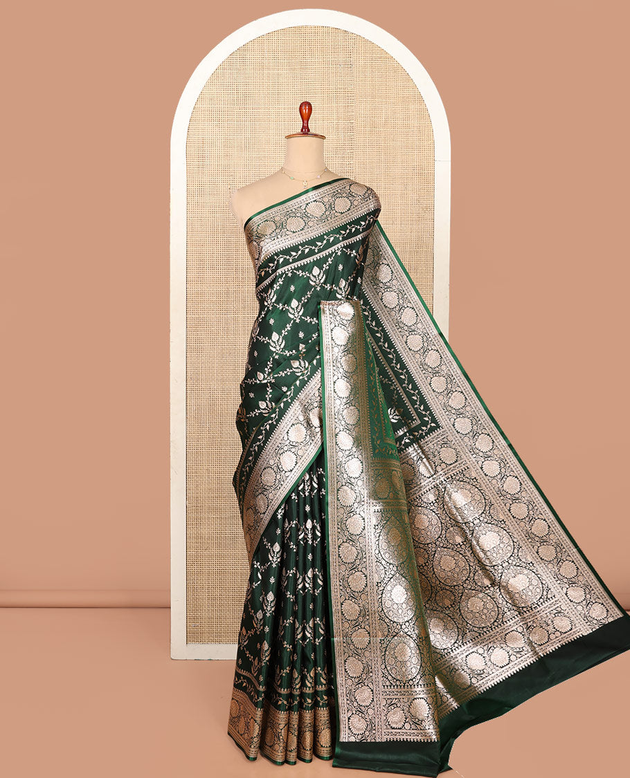 Green Semi-Banaras Saree, Beautifully Bedecked with Jaal Jacquard on Its Body, Highlighted by a Floral Creeper Design Border, Intricately Designed Pallu, and Paired with a Matching Blouse