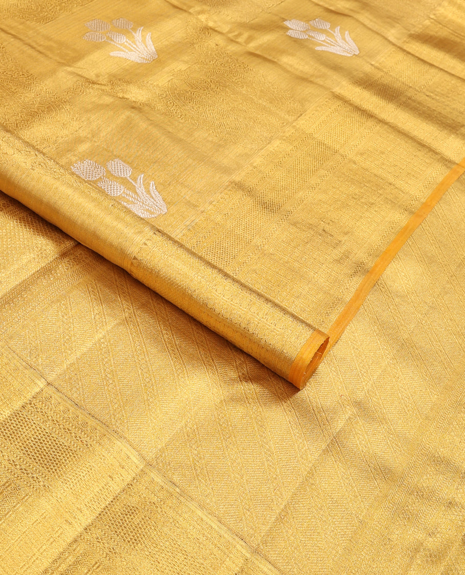 Gold jacquard silk saree, contrast intricate pallu & zari highlighted border steeped with traditional designs