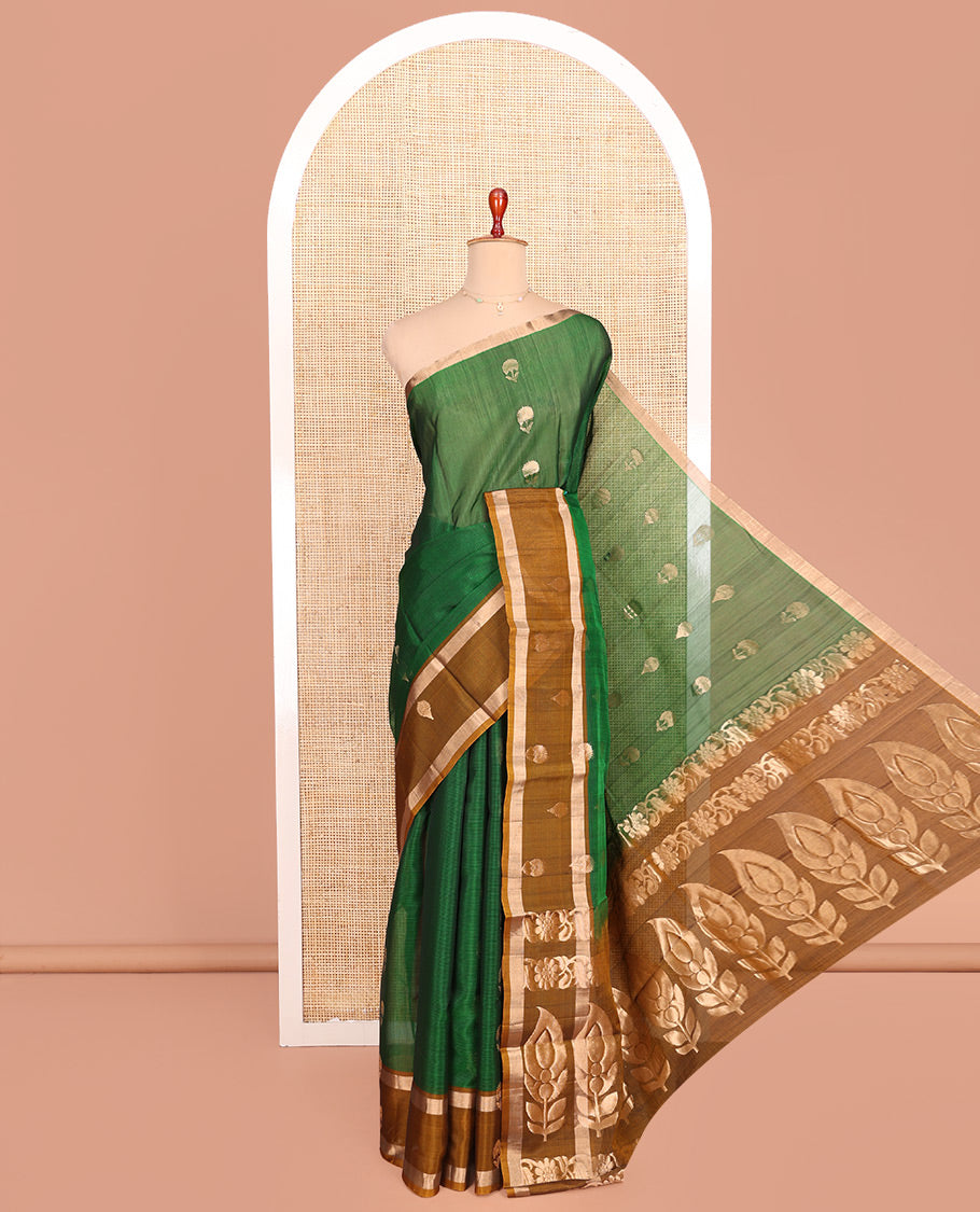 Green Silk Cotton Saree, Spotlighted with Floral Zari Buttas All Over Its Body, Complemented by a Contrast Zari Design Border, Pallu Features Floral and Paisley Designs, and Paired with a Contrast Blouse