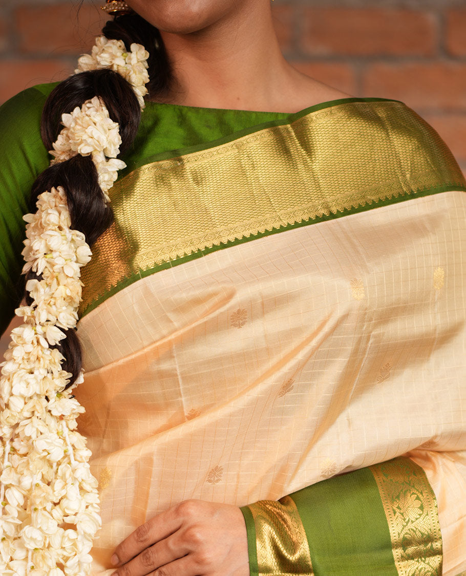 Sandal Vasundhara Silk Saree, Finely Crafted with Zari Buttas and Checked Design, Complemented by a Contrast One-Sided Rettai Pettu Border of Rekku, Laddu Kamalam, Mayil Kann and Kodi Visiry Designs, Grand Jaal Pallu, and Paired with a Contrast Blouse
