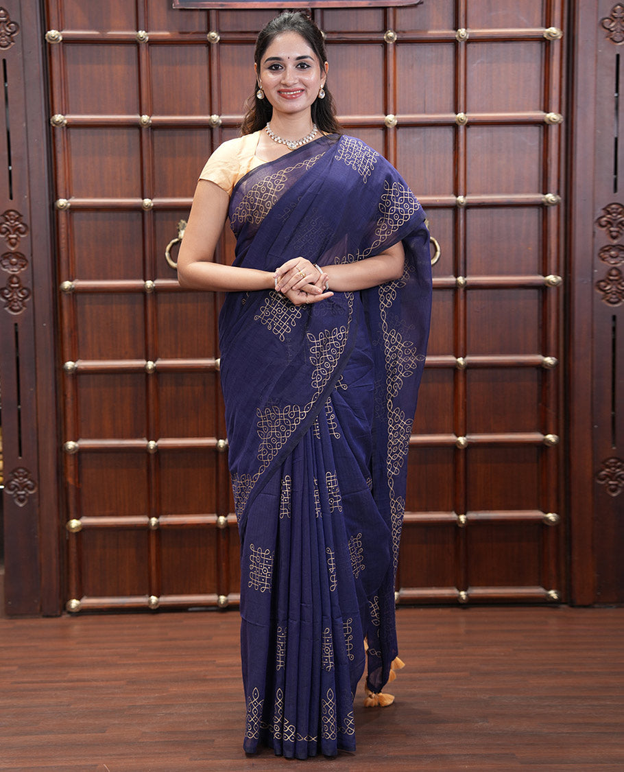Borderless Navy Blue Khadi Mul Cotton Saree Features Kambi Kolam Motifs, a Self-Pallu, and No Blouse