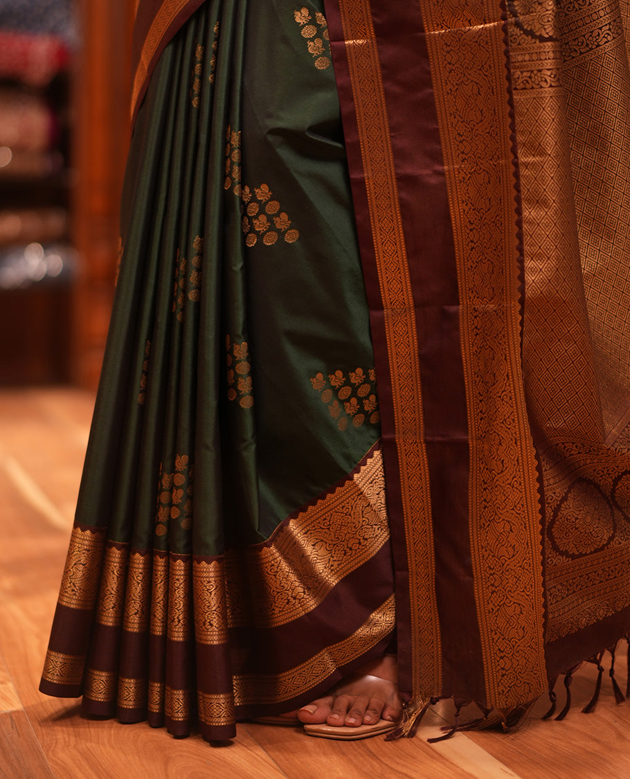 Green Budget Silk Saree Features Buttas, Contrast Rettai Pettu Border, Grand Pallu, Contrast Blouse