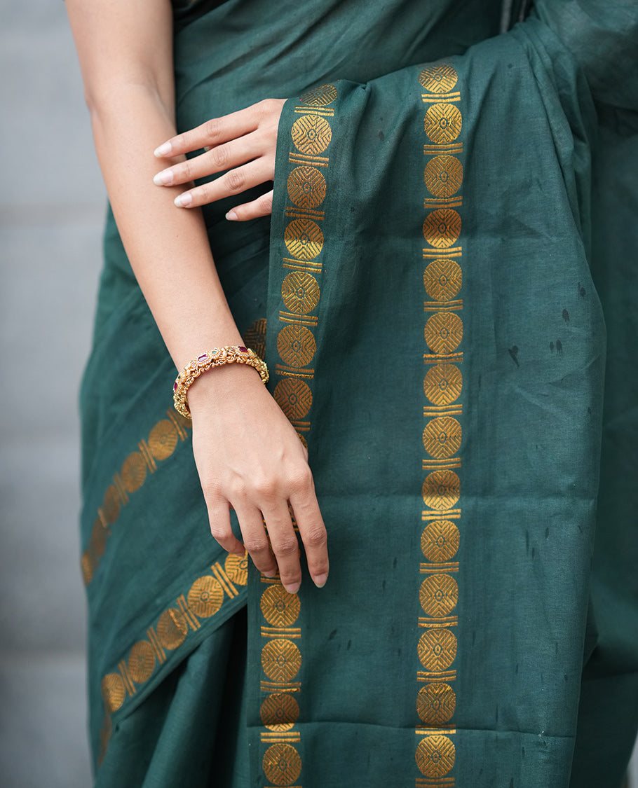 Green Plain Sungudi Cotton Saree, Highlighted by Traditional Rettai Pettu Rudraksham Border, Striped Pallu, and a Matching Blouse