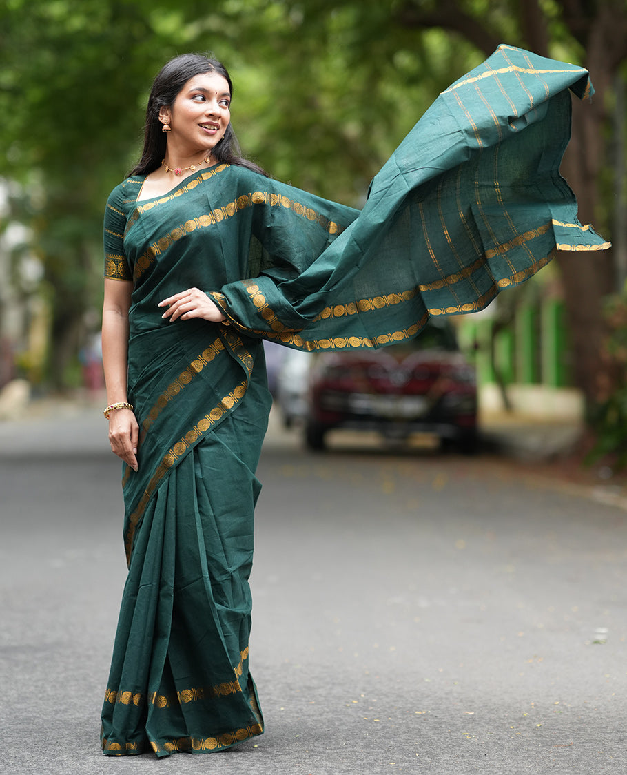 Green Plain Sungudi Cotton Saree, Highlighted by Traditional Rettai Pettu Rudraksham Border, Striped Pallu, and a Matching Blouse