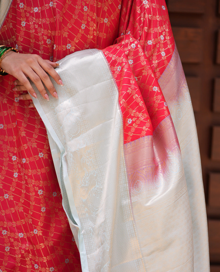 Red-Blue Scallop Jacquard Budget Silk Saree, Contrast Traditional Border, Jaal Pallu, and Contrast Blouse