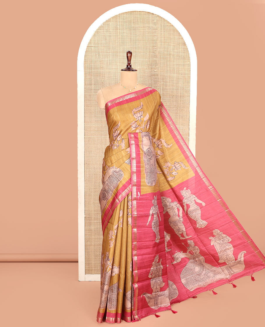 Mustard Semi-Tussar Silk Saree, Elegantly Detailed with Kalamkari-Style Human Motifs Printed on Its Body, Complemented by a Contrast Temple Zari Border, Creatively Kalamkari Printed Pallu, and Paired with a Contrast Blouse