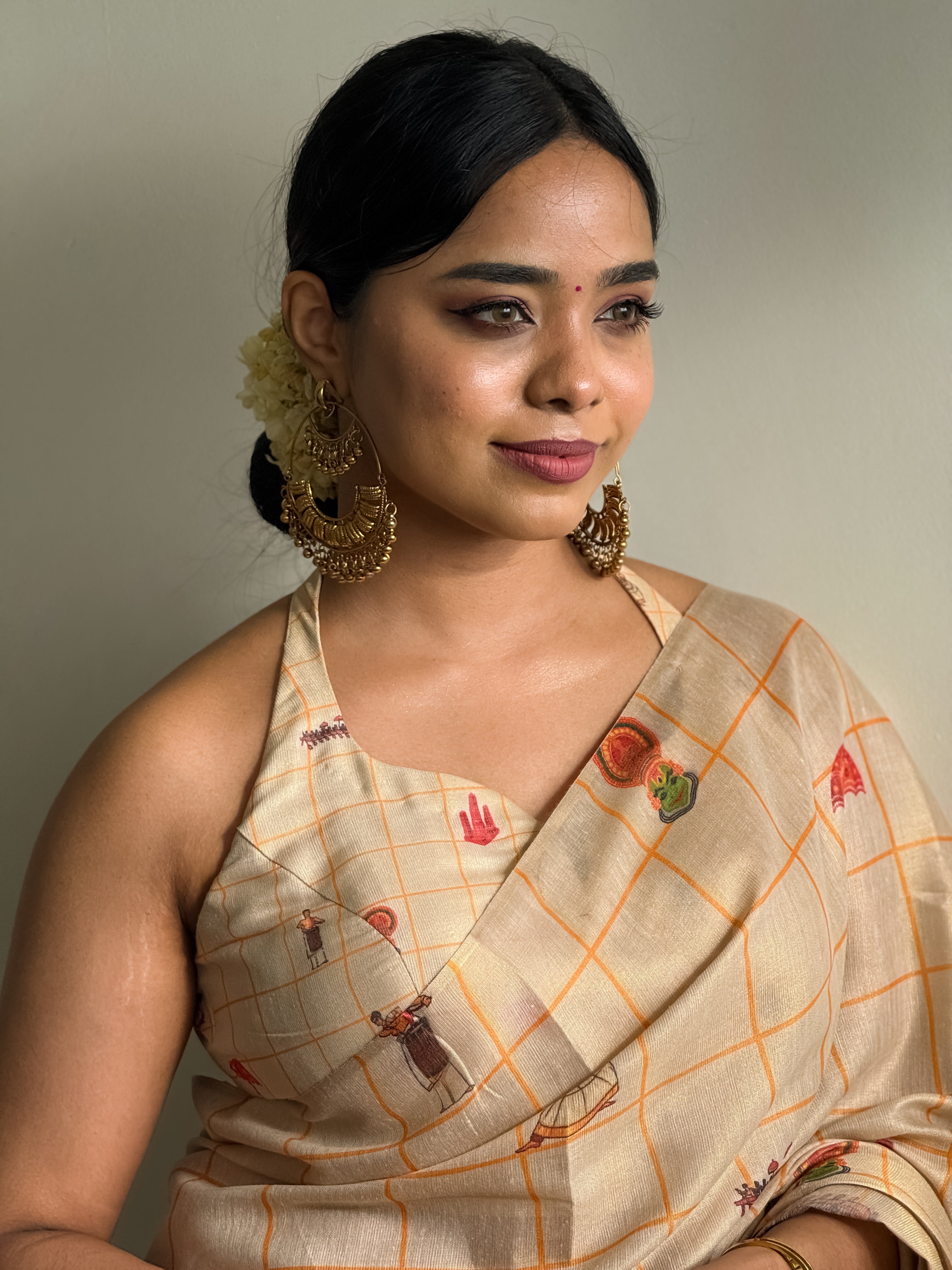 Borderless Gold Tissue Saree with a Kerala-Themed Motif of Enclosed Checks and a Matching Blouse