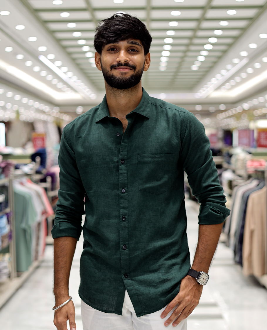 Green Solid Linen-Blended Casual Shirt Features Full Sleeves, a Slim Fit, a Spread Collar, and a Regular Length