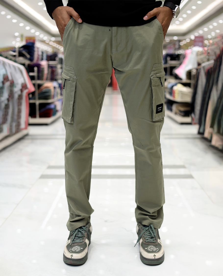 Green Plain Cotton-Blended Cargo Trousers Come with a Regular Fit, Belt Loops, and Regular Length