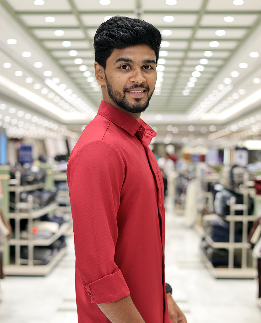 Red Plain Cotton-Blended Casual Shirt, Comes with Full Sleeves, a Spread Collar, a Slim Fit, and Regular Length