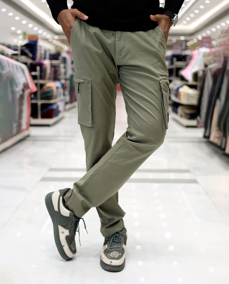 Green Plain Cotton-Blended Cargo Trousers Features a Regular Fit, Belt Loops, and Regular Length