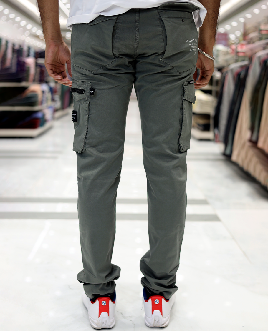 Green Plain Cotton-Blended Cargo Trousers Come with a Regular Fit, Belt Loops, and Regular Length