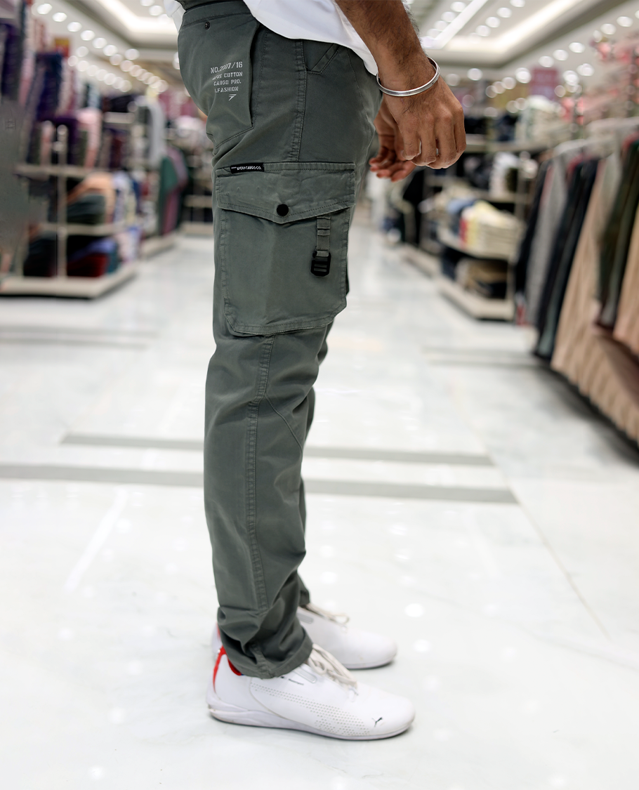 Green Plain Cotton-Blended Cargo Trousers Features a Regular Fit, Belt Loops, and Regular Length