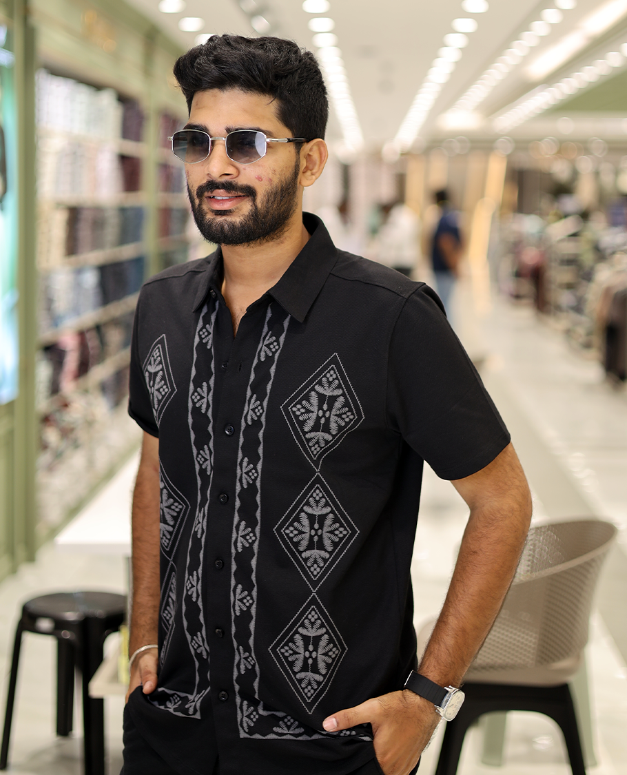 Black Cotton-Blended Casual Shirt, Comes with a Geometric Print, Half-Sleeves, Spread Collar, Regular Fit, and Regular Length