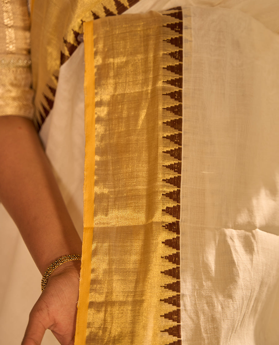 White kasavu saree with contrast temple border & traditional temple pallu, thread design