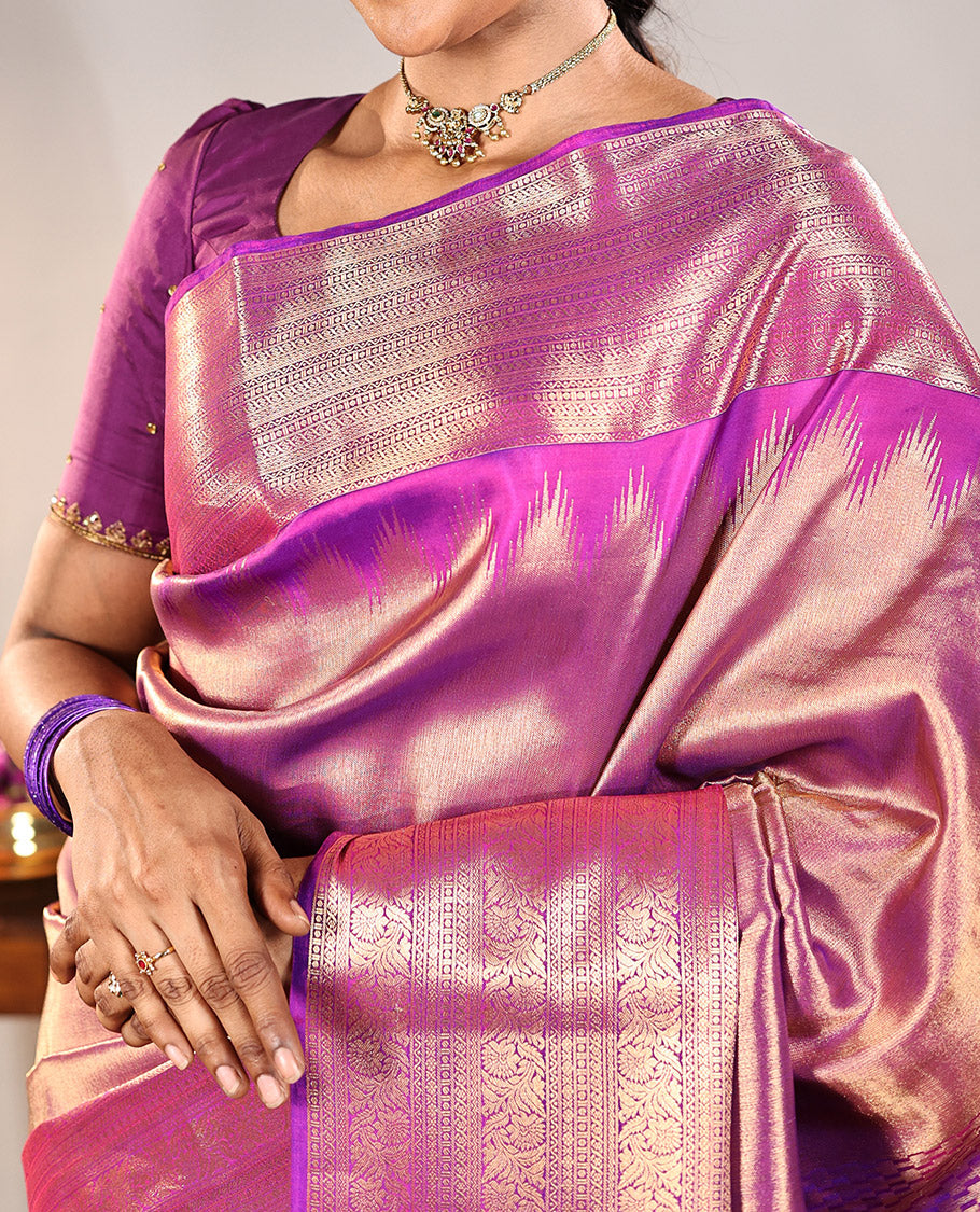 Scintillating Pink Vasundhara Lite-Silk Mix Saree, Gleamed Up with Zari on Its Body, Highlighted by Thazampoo Rekku Border of Neli, Paisa, Cross Kamalam, and Kodi Visiry Designs, a Grand Geometric-Patterned Pallu, and Paired with a Matching Blouse