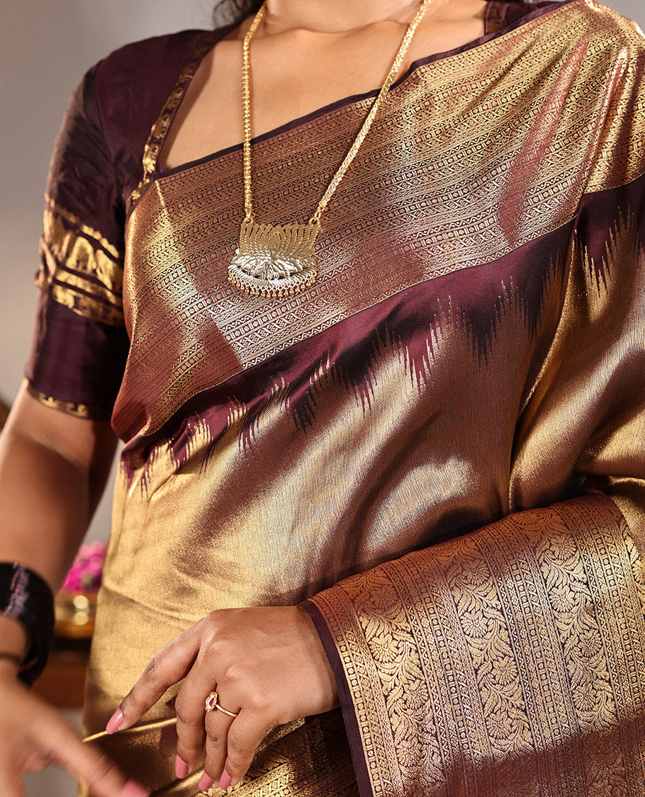 Scintillating Brown Vasundhara Lite-Silk Mix Saree, Gleamed Up with Zari on Its Body, Highlighted by Thazampoo Rekku Border of Neli, Paisa, Cross Kamalam, and Kodi Visiry Designs, a Grand Geometric-Patterned Pallu, and Paired with a Matching Blouse