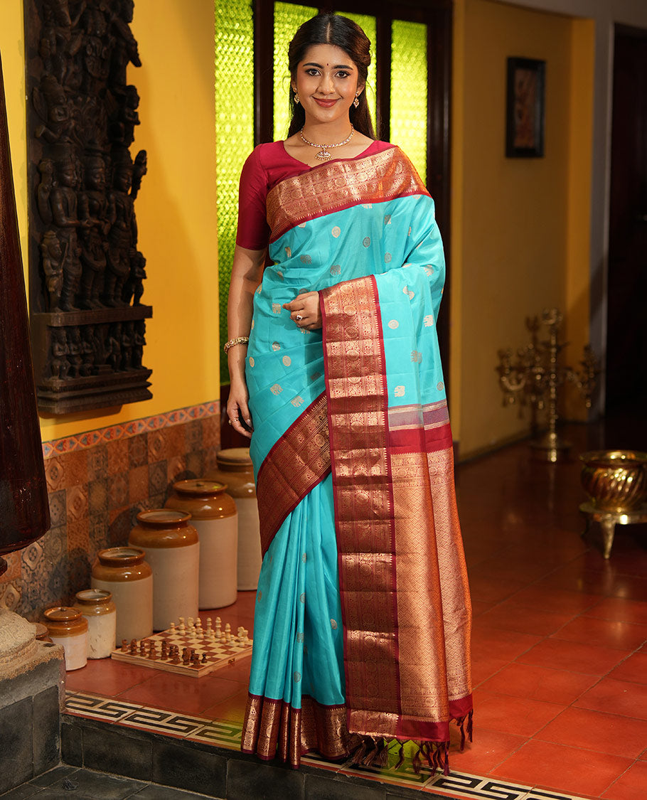 Blue Vasundhara Silk Saree, Embellished with Mayil and Yaanai Buttas Across Its Body, Complemented by a Contrast Korvai Border of Rekku, Banaras, Yaanai, and Chakram Designs, Gleaming Jaal Pallu, and Paired with a Contrast Blouse