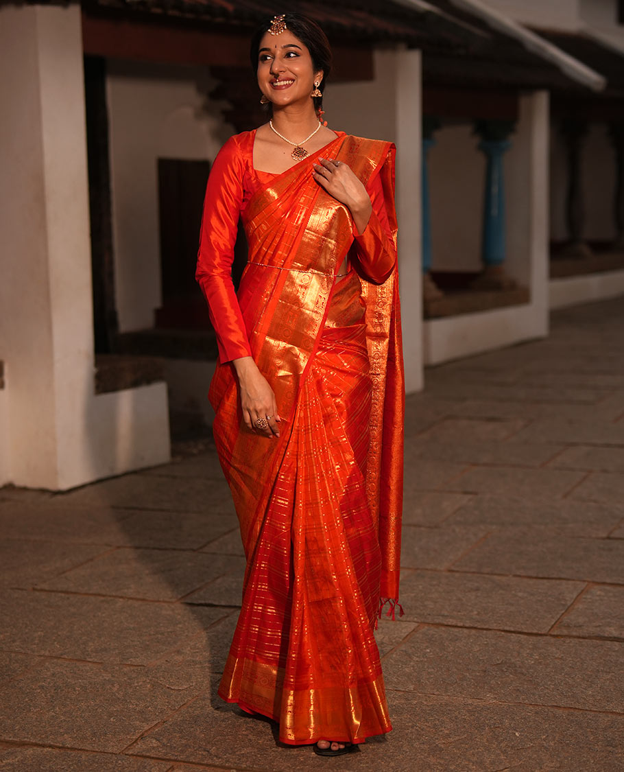 Dazzling Zari Butta Enclosed in a Checked Silk Saree, Zari Border of Kuthirai and Chakram Designs, and Intricately Zari-Woven Pallu