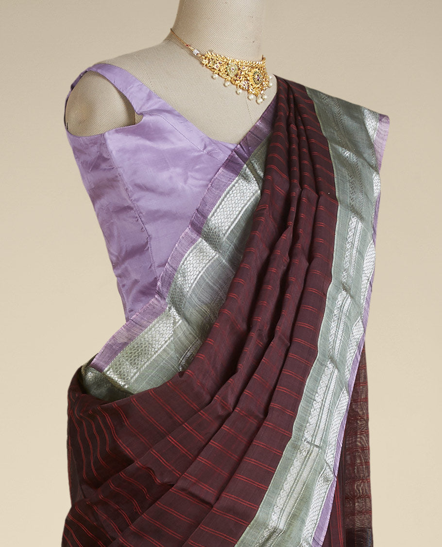 Maroon checked design gadwal silksaree, contrast traditional zari design border & pallu of zari stripes