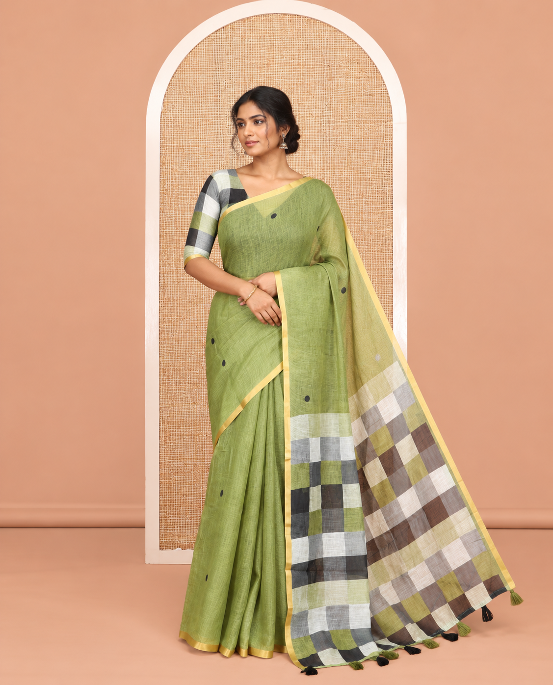 Borderless Green Linen Cotton Saree, Mesmerised with Polka Dots, a Contrast Checked Pallu, Contrast Blouse