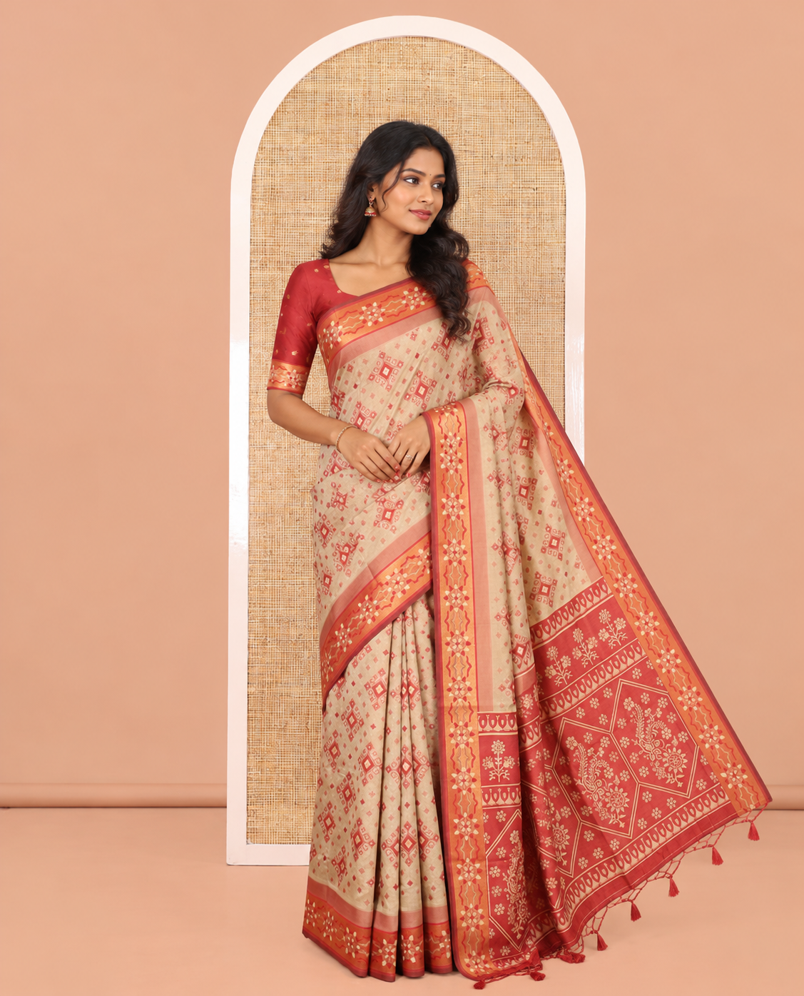 Chikku Elite Soft Silk Saree, Adorned with Pochampally-Style Ikat Thread Weave, Contrast Chakra Border, Floral Pallu, and a Contrast Blouse